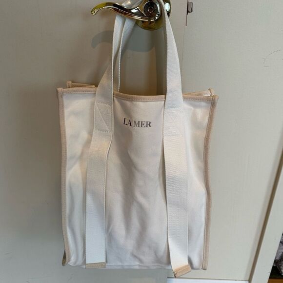 La Mer Gift Set - face roller, tote bag, teal cosmetics pouch, shopping tote - Picture 5 of 7